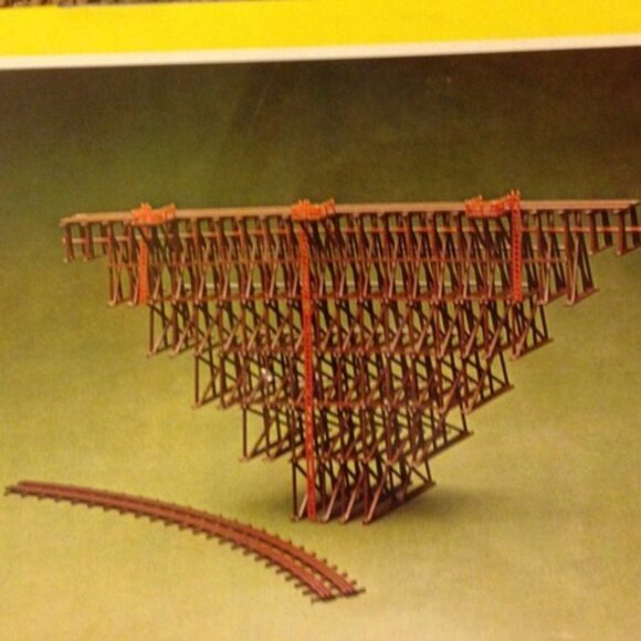 Heljan #666 Timber Trestle Bridge for N Scale Train Set - Picture 3 of 4